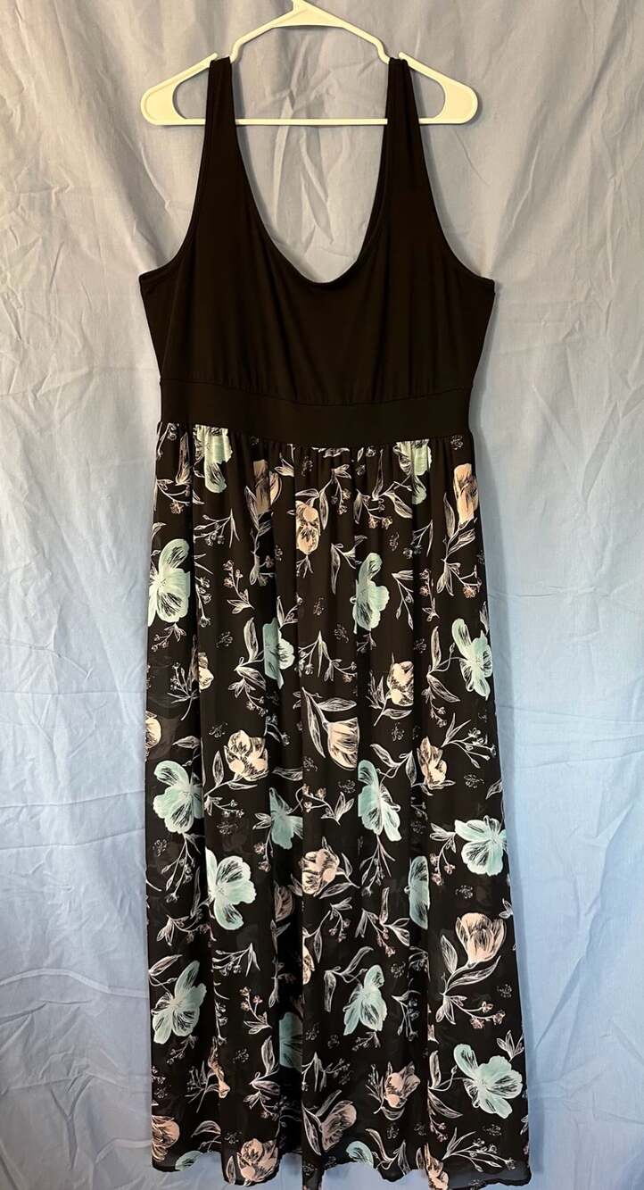 Like NEW!  Torrid Maxi Dress Size 1 (XL) Black Floral Chiffon Sleeveless